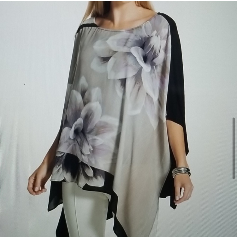 Chico's Black and Gray Alluring Floral Top size S/M